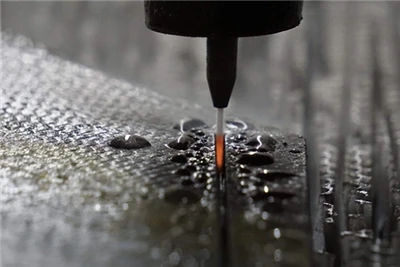 Thermoplastic carbon fiber laminates tuaj yeem drilled siv ultra-ceev pub txo...